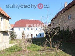 foto Prodej dvou rodinnch dom, 6+1 a 3+1 na pozemku o ploe 1877 m2 v obci Klobuky, okres Kladno