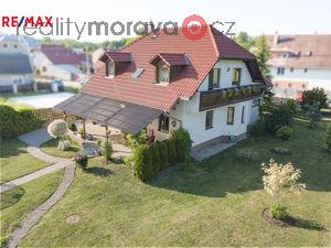 foto Dvougeneran RD 6+kk a 1+kk, UP 344 m2, pozemek 2194 m2, wellness, obec Hynkov u Olomouce