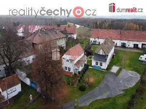 foto Prodej RD se zemdlskmi usedlostmi ve Vikleticch, obec Chbany