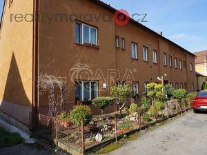 foto Prodej cihlovho bytovho domu s 9 byty v obci Letovice, kolny, zahrada