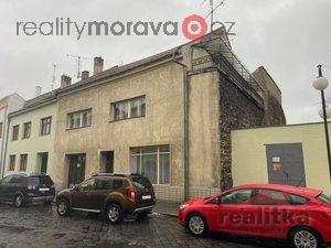 foto Prodej domu 4+1 s nebytovmi prostory a gari, Lipnk nad Bevou, ul. 28. jna