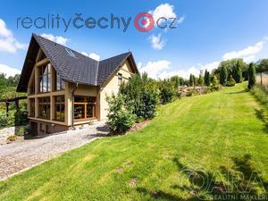 foto Vila  v zeleni, obytn plocha 300 m2, pilehl  pozemky s monost stavby 8.600 m2, Prachatice