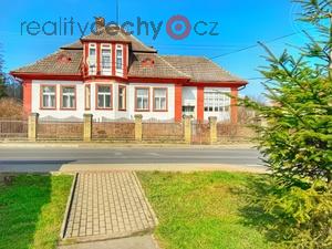 foto chvatn prvorepublikov vila s pozemkem 1.261m2 a stavbami v Hoovicch u Prahy