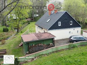 foto Krsn chalupa v Holovicch - Komoe, dispozice 5+1, zahrada 843m2