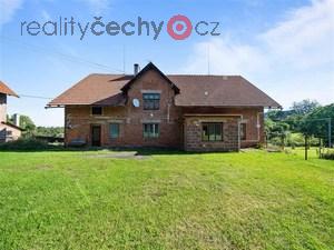 foto Prodej venkovsk usedlosti s rodinnm domem 200 m2, stodolou 218 m2 a pozemkem 2400 m2 - Pibyslav